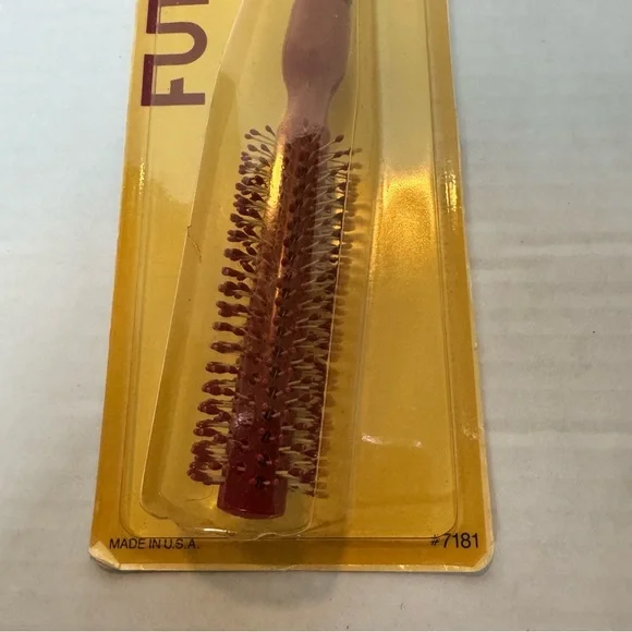 Vintage Goody Futura Round Hairbrush 1985 Comfor-Tip Bristles Red Tan Grip - Picture 3 of 14